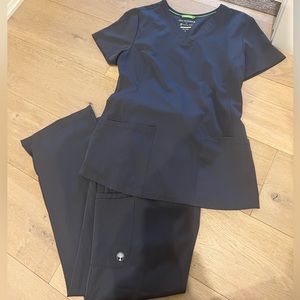 HH Works size small scrub set